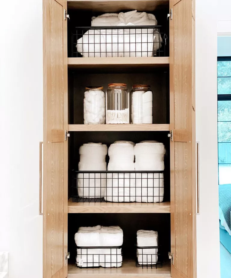 How to organize bathroom cabinets and vanities – 10 easy ways to tidy