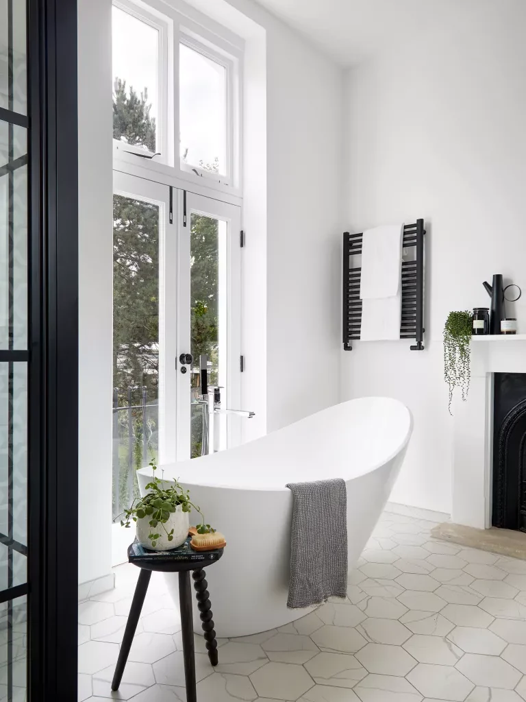 Black and White Bathroom Ideas – 10 Monochrome Looks To Inspire Your Next Remodel