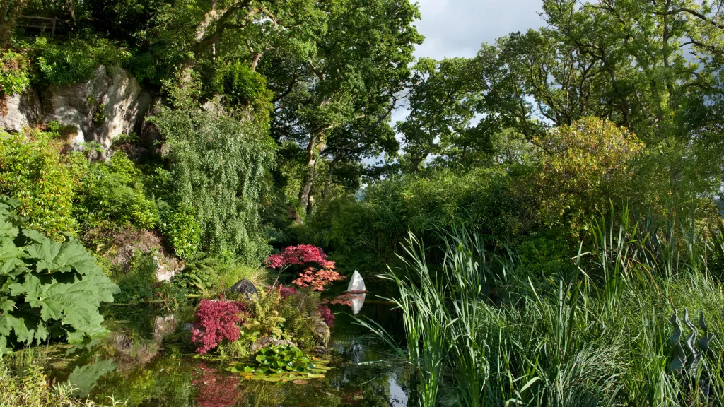 Garden pond ideas – 10 beautiful backyard ponds