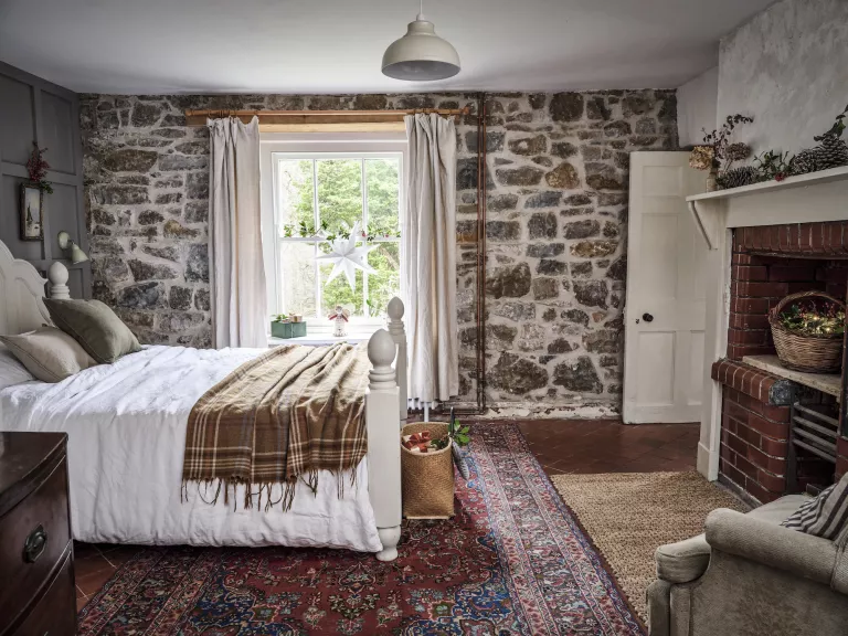 This pretty stone cottage is like something out of a fairytale – 10 tips designers used to create festive style