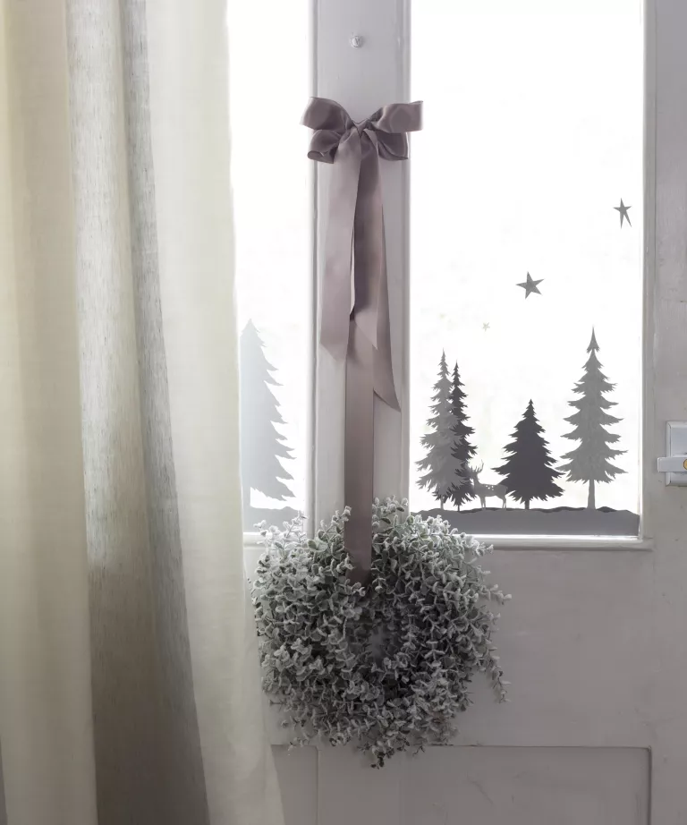 Christmas window decor – 20 festive ideas to enjoy indoors and out