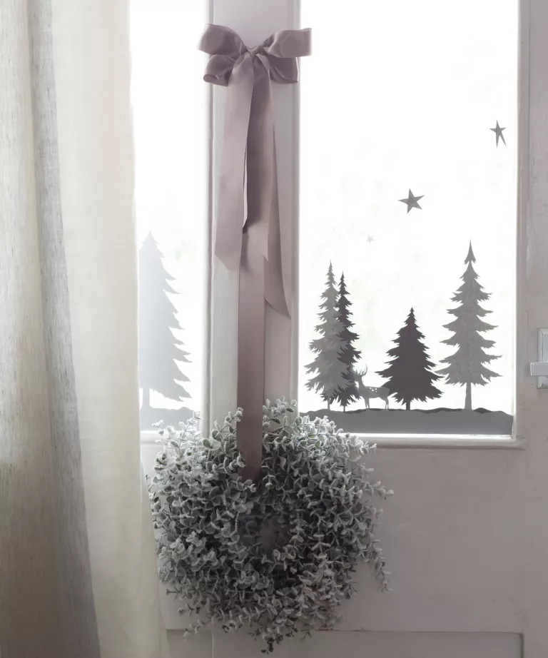 Christmas window decor – 20 festive ideas to enjoy indoors and out