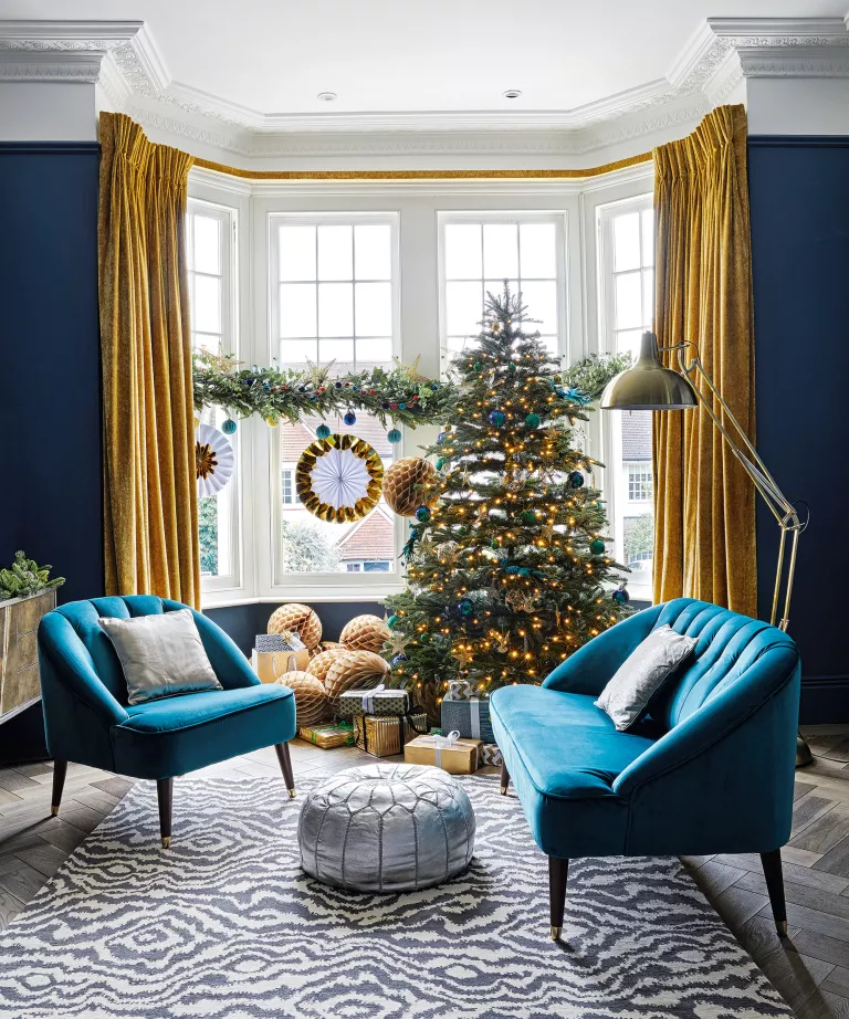 Christmas window decor – 20 festive ideas to enjoy indoors and out