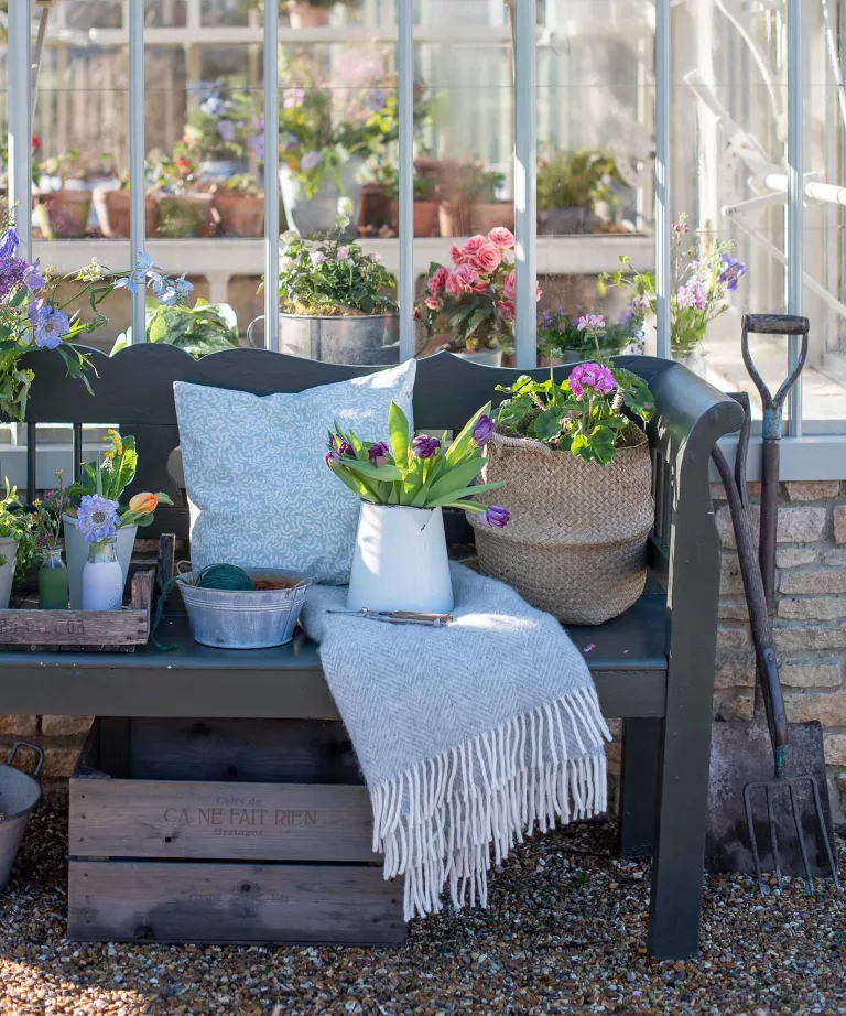 9 ways to create a beautiful spring garden and make the most of the season in your outdoor space